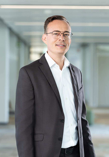 Portrait of Felix Langer.