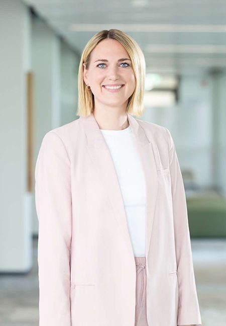 Portrait of Bea Heinze.