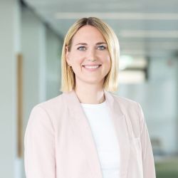 Portrait von Bea Heinze.